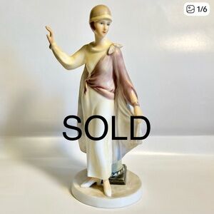 Valentine Porcelain Sculpture. Les Elegantes Collection. A Secret Meeting. 1987.